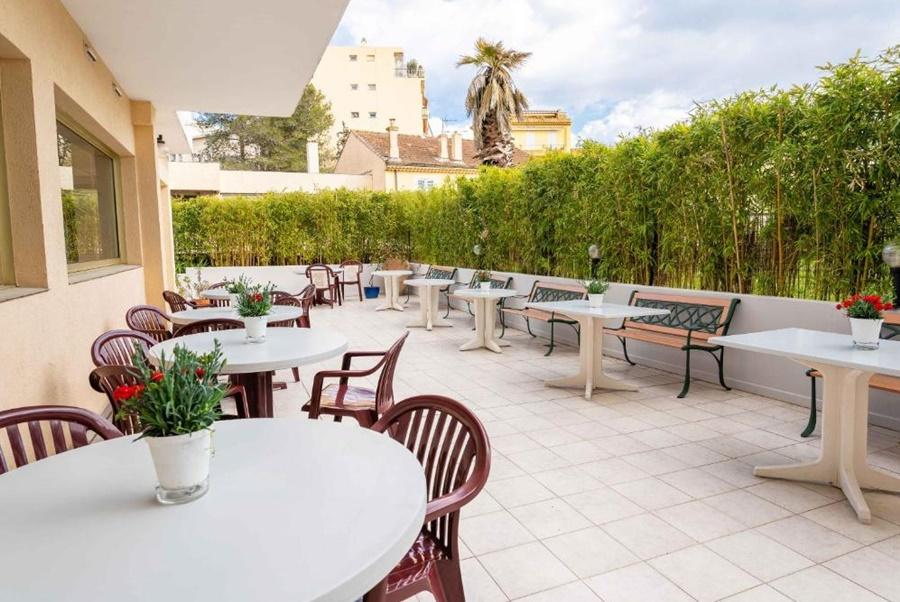 Adonis Cannes - Thomas 3*